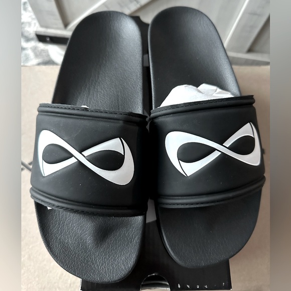 Nfinity Logo Slides - New In Box  - Black - Picture 1 of 5